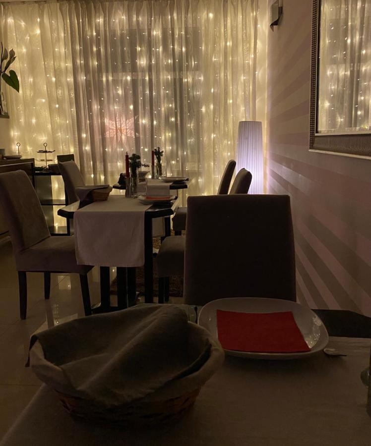 Penzion Luxor เตอร์นาวา ภายนอก รูปภาพ